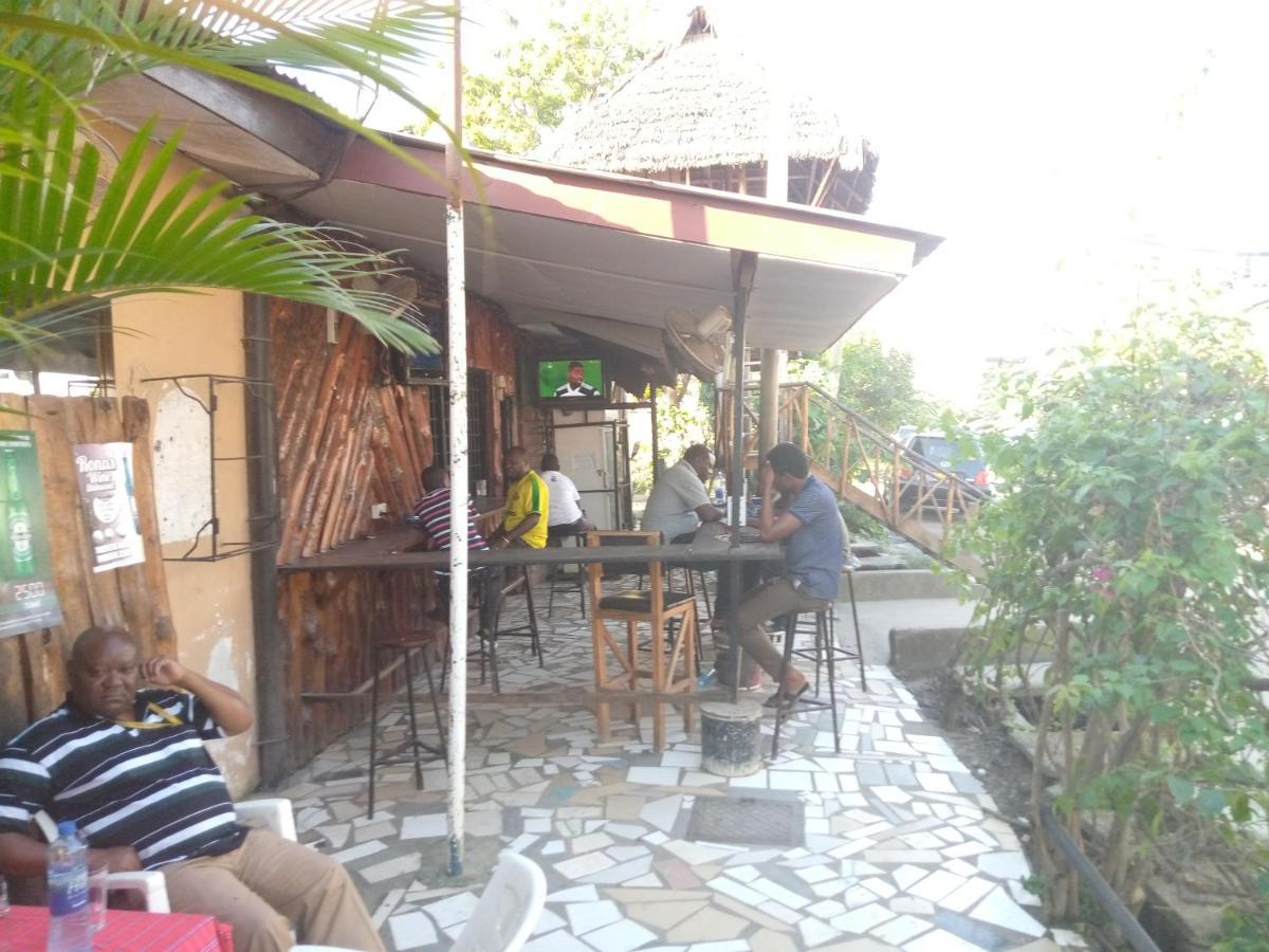 דאר א-סאלאם Kicec Bar And Guest House Airport מראה חיצוני תמונה