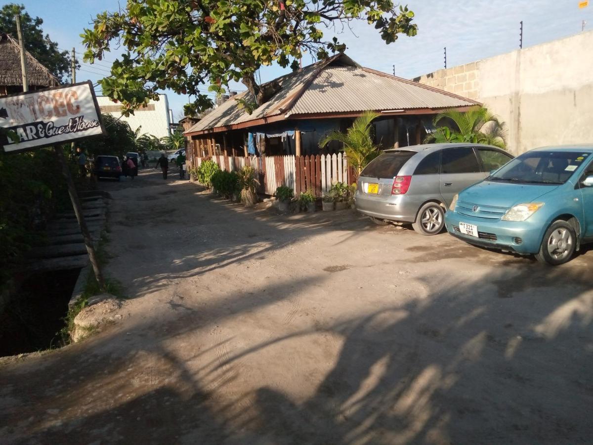 דאר א-סאלאם Kicec Bar And Guest House Airport מראה חיצוני תמונה