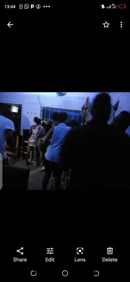 דאר א-סאלאם Kicec Bar And Guest House Airport מראה חיצוני תמונה
