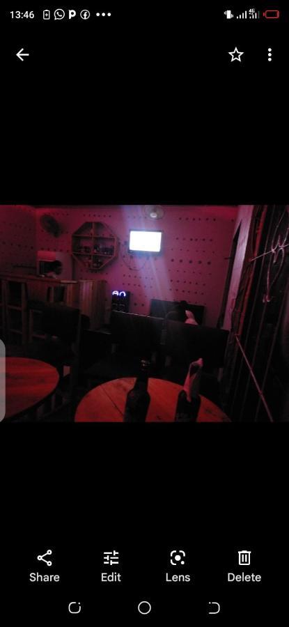 דאר א-סאלאם Kicec Bar And Guest House Airport מראה חיצוני תמונה